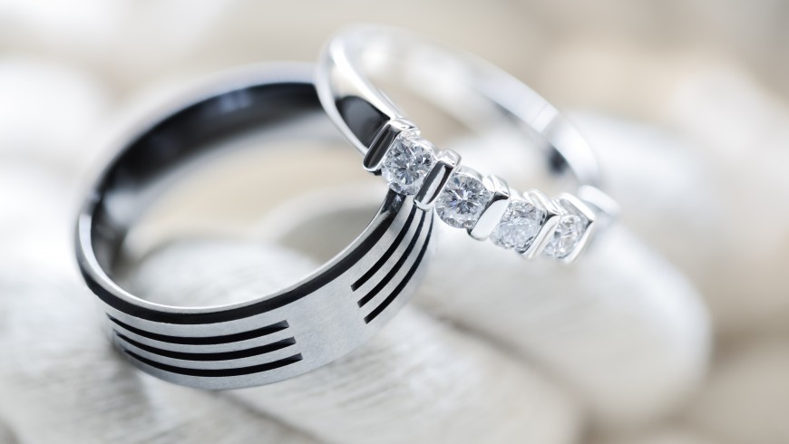 Raje poročni ali zaročni prstani s cirkoni ali z diamanti?